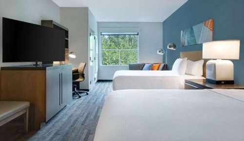 Queen Room with Two Queen Beds and Roll-In Shower - Disability Access