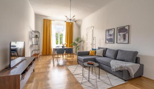 Apartment with Garden View