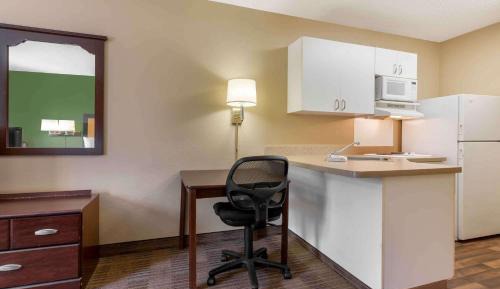 Queen studio with 1 Queen Bed - Disability Access/Non-Smoking