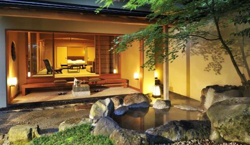 Japanese-Style Suite with Open-Air Bath "Aoi"