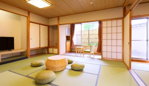 Standard Japanese-Style-Room(No View) holds 6 people - Indoor Bath - Non-Smoking