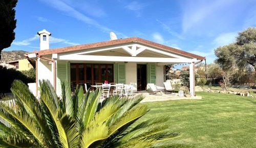 Villa with Garden View