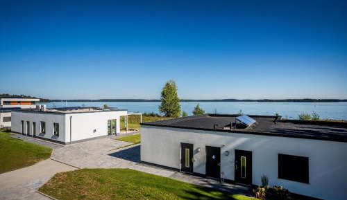 Apartment with Lake View