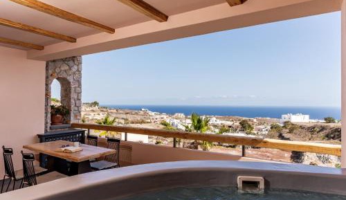 Deluxe Suite with Sea View and Jetted Tub