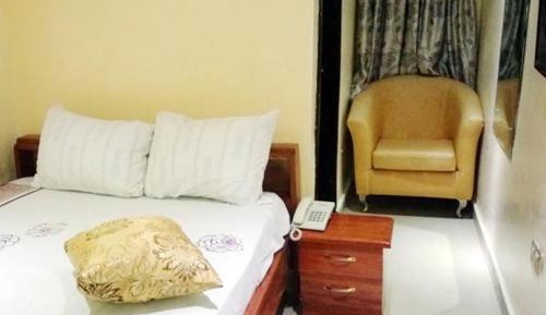 Deluxe Room (1 adult + 1 child)