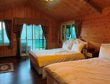 Quadruple Room with Mountain View