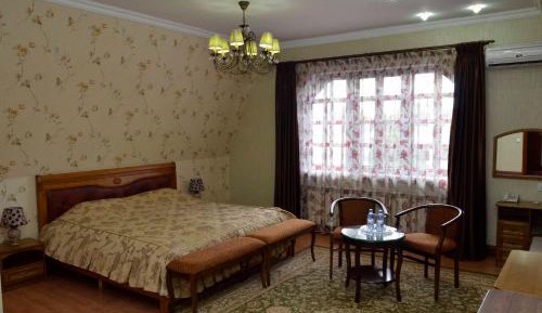 Deluxe Double Room (2 Adults + 1 Child)