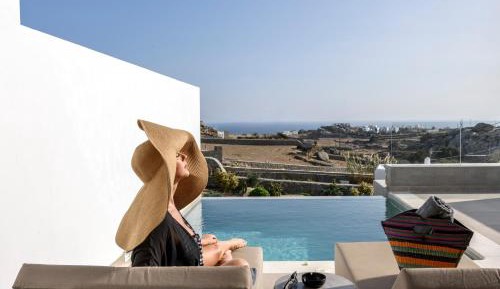 Superior Suite Private Pool & Sea View