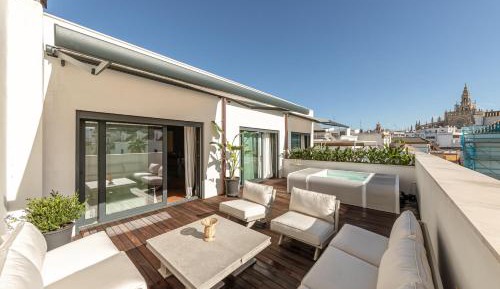 Apartment with terrace and cozy pool