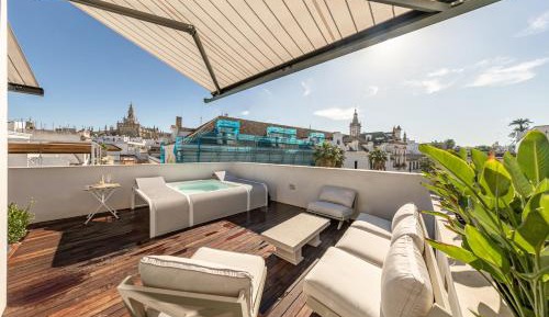 Apartment with terrace and cozy pool