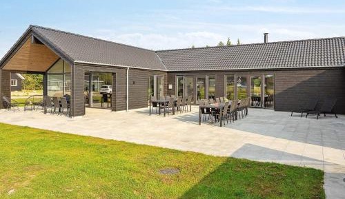 Ten-Bedroom Holiday Home