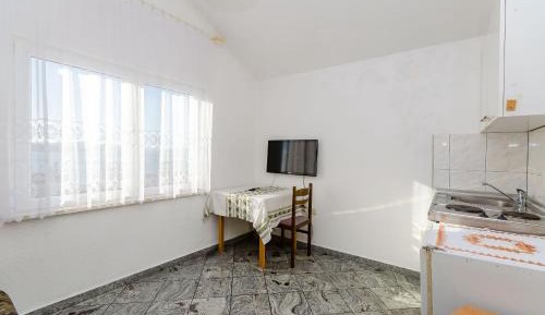 One-Bedroom Apartment with Balcony