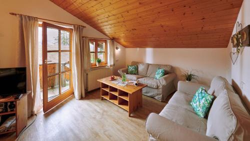 Apartment with Mountain View