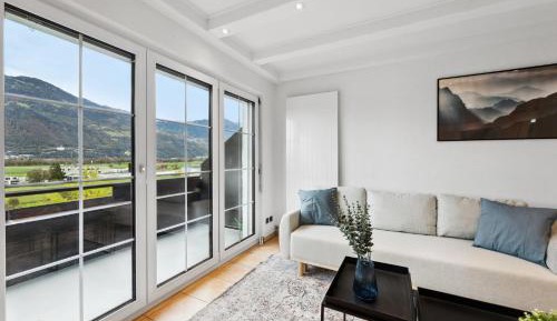 Apartment with Mountain View