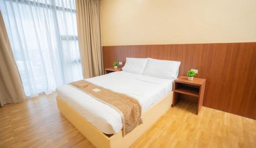 Deluxe Queen Suite