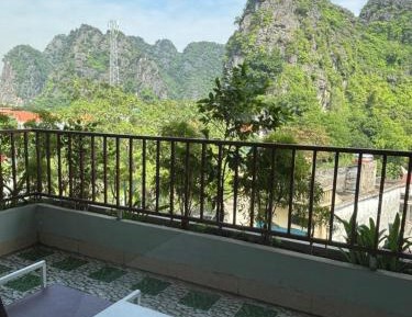 Family Room with Mountain View
