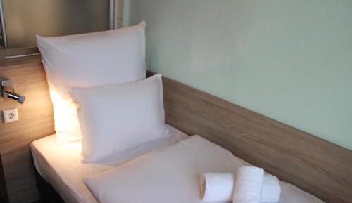 Single Room with Shared Toilet