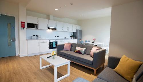 Goldcrest Village 4-Bedroom En Suite Apartment