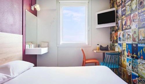 Tandem Room with Shared Bathroom