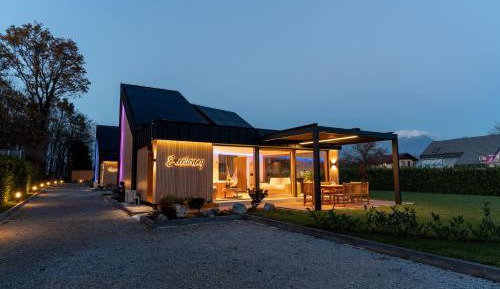 Luxury Mobile Home with Hot Tub and Sauna