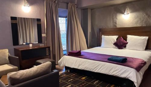 Deluxe Queen Room