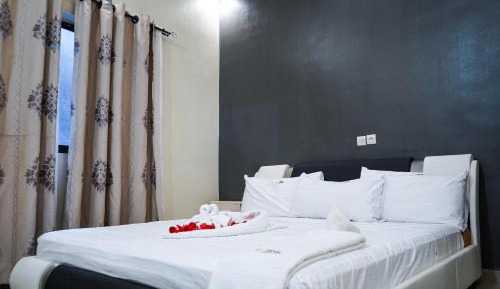 Deluxe Room (2 Adults + 1 Child)