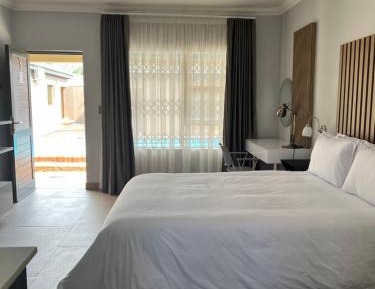 Deluxe Queen Room