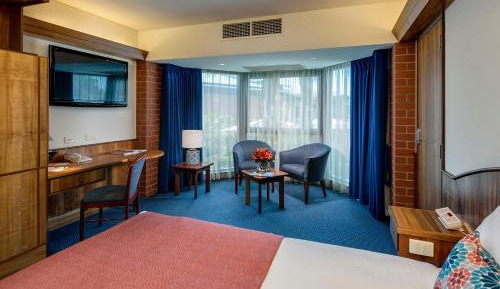Deluxe Queen Room