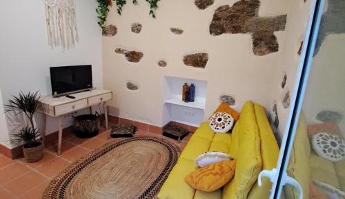 Deluxe Room (2 Adults + 1 Child)