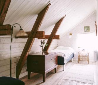 Single Room with Shared Bathroom