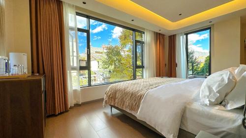 Deluxe Queen Room