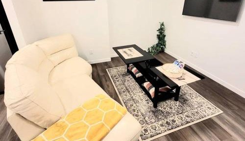 Deluxe Queen Suite