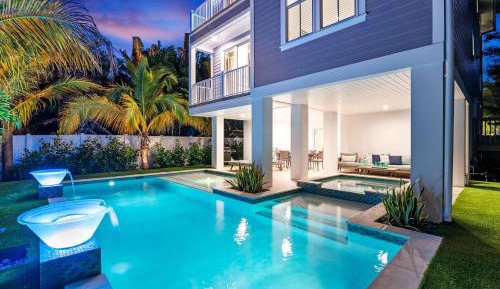 Seven-Bedroom Holiday Home