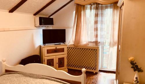 Standard Double Room with Shared Bathroom