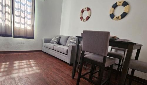 Queen & Sofa Bed Apt (2nd Floor)