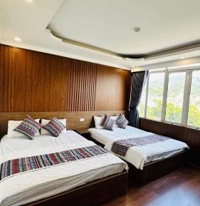 Family Room with Lake View
