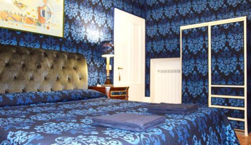 Queen Room with Shared Bathroom