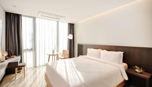 Standard Queen Room