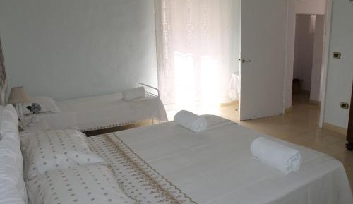 Deluxe Double Room (2 Adults + 1 Child)