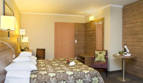 Deluxe Double  Room with Private Bathroom