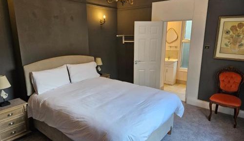 Deluxe Queen Room