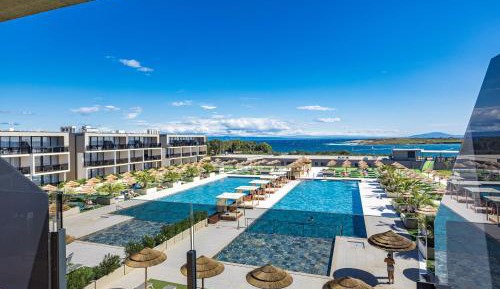 Deluxe Double Room with Balcony - Pool Side