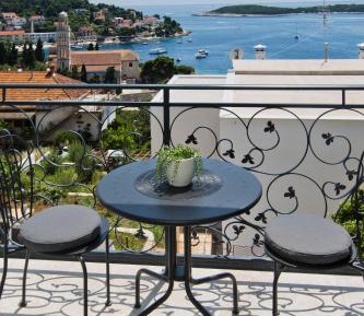 Deluxe Double Room with Balcony and Sea View