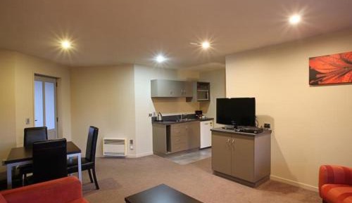 Deluxe One-Bedroom Apartment