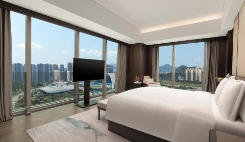 One-Bedroom King with Living Area and Lake View