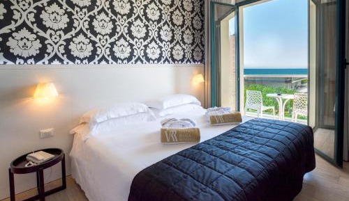 Superior Sea Front Room