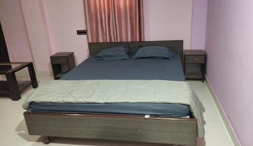 Deluxe Double Room (2 Adults + 1 Child)