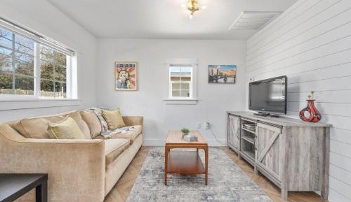 One-Bedroom Holiday Home