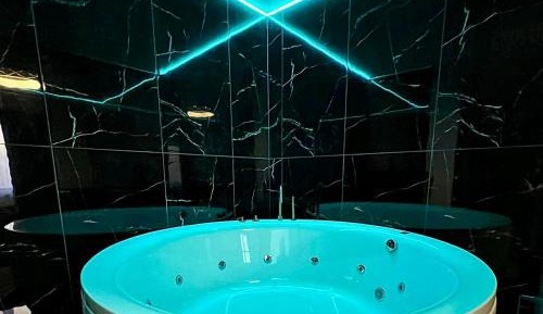 Studio with Spa Bath