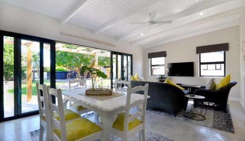 Apartment with Garden View